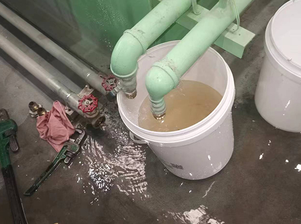 某工廠設(shè)備清洗